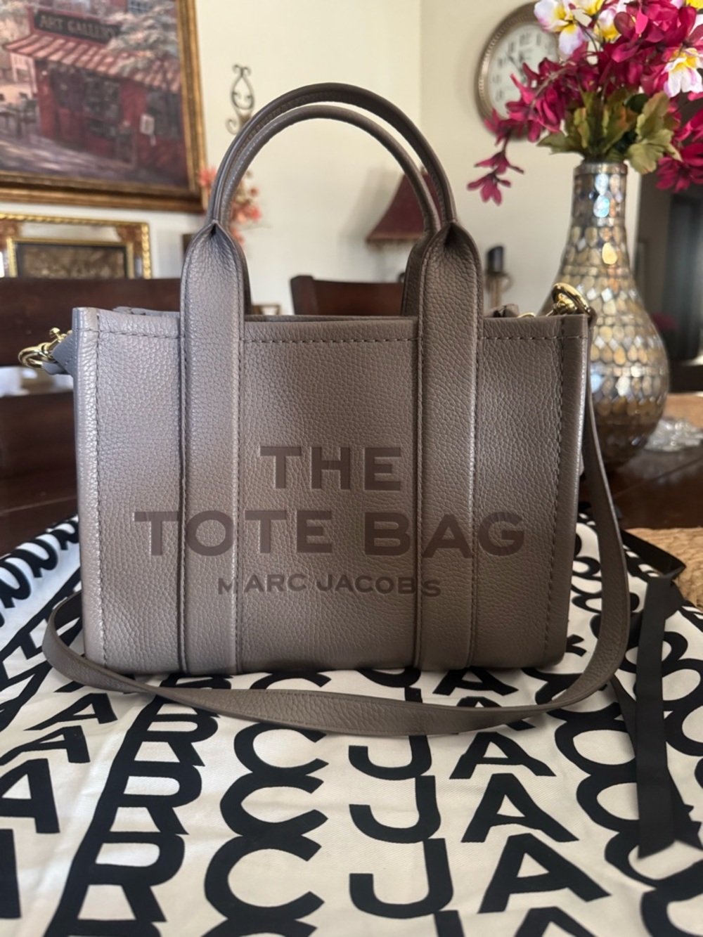 Marc Jacobs The Tote Bag in cement